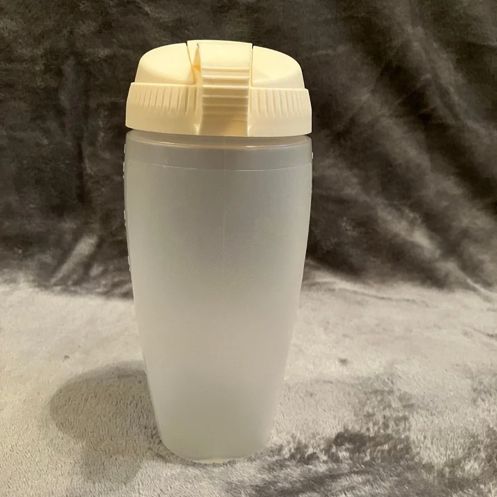 VTG Rubbermaid 16oz Servin Saver Shaker Drink Mixer Dressin Blender Bottle #309B